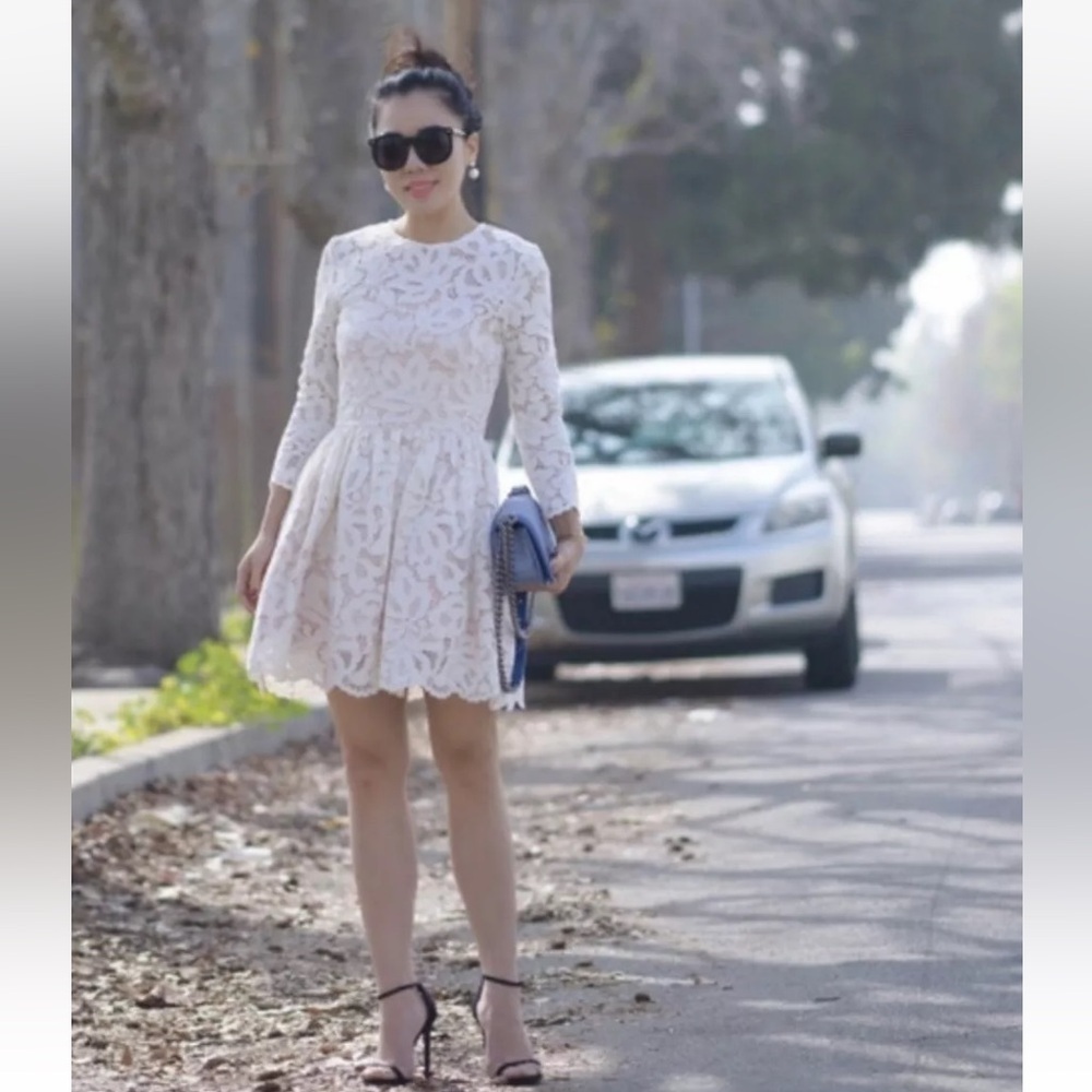 Alexis Lace Women dress. NWT